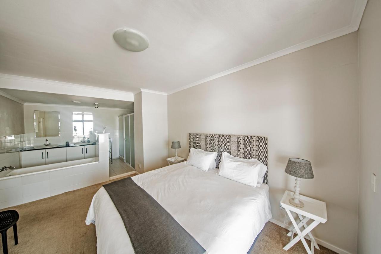Surferscorner Self Catering Apartments Muizenberg Luaran gambar